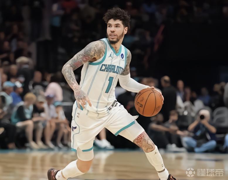 名记：联盟将调查三球对阿德巴约的动作，下轮附加赛前公布结果