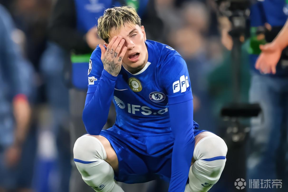 记者：切尔西愿意今夏出售加纳乔，曼联拥有10%二次转会分成